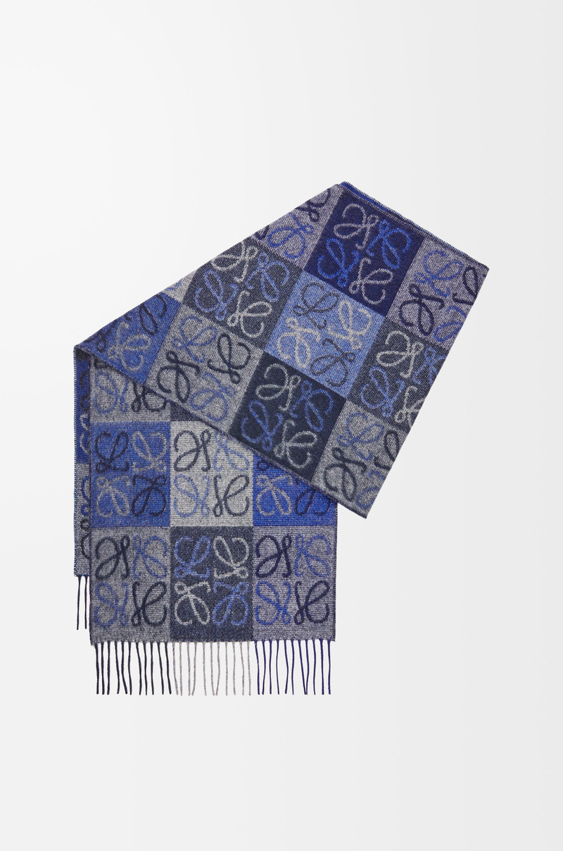 Loewe Scarf in wool and cashmere outlook