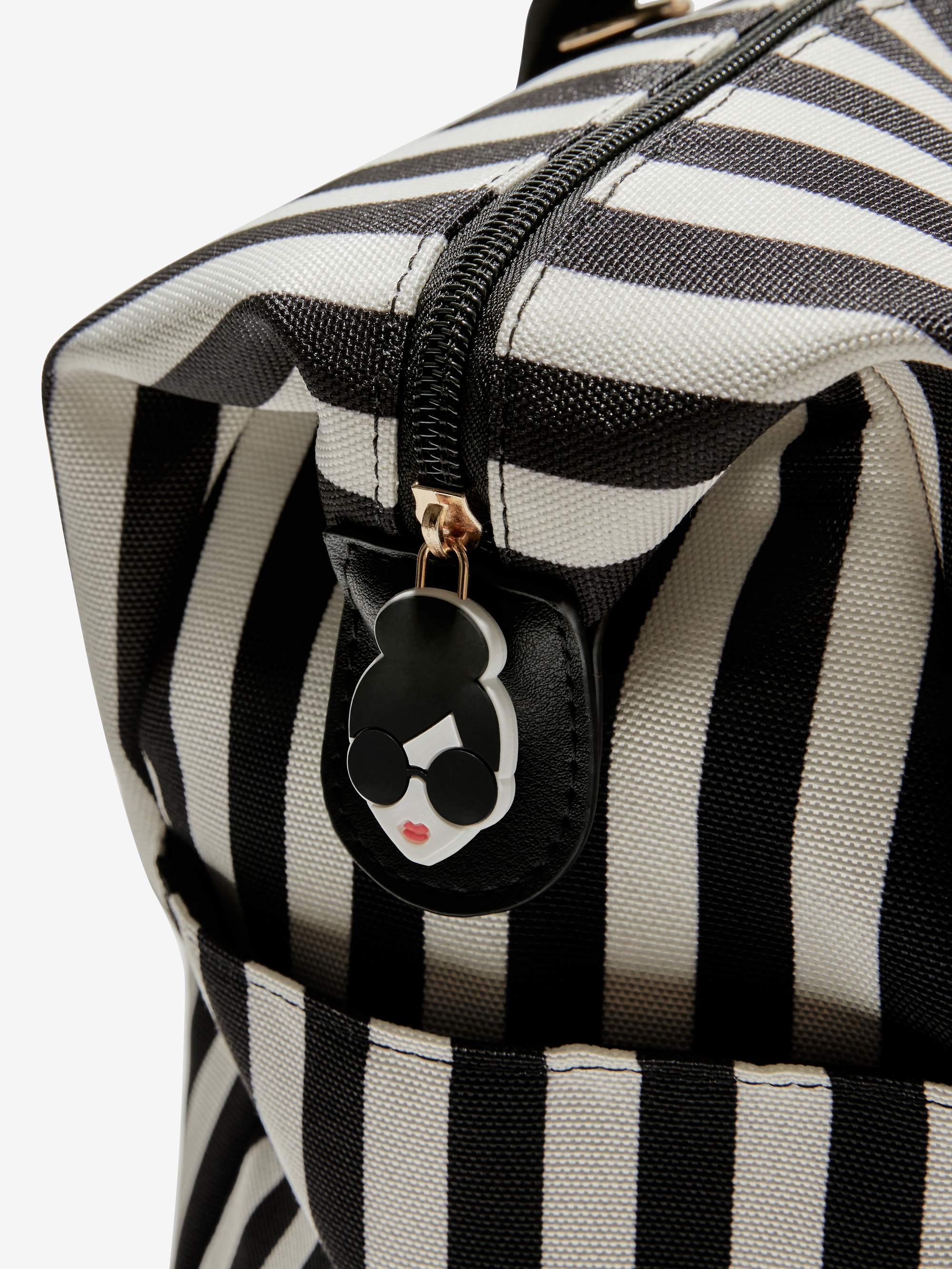 A+O X FABFITFUN DUFFLE BAG - 5