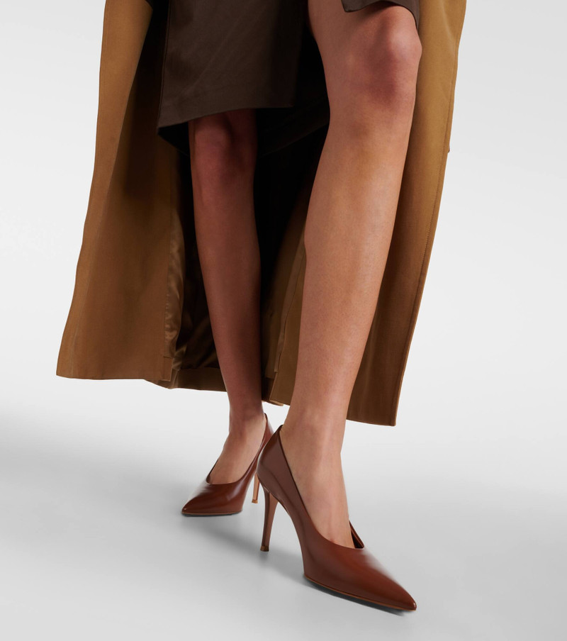 pointed-toe 가죽 펌프 7