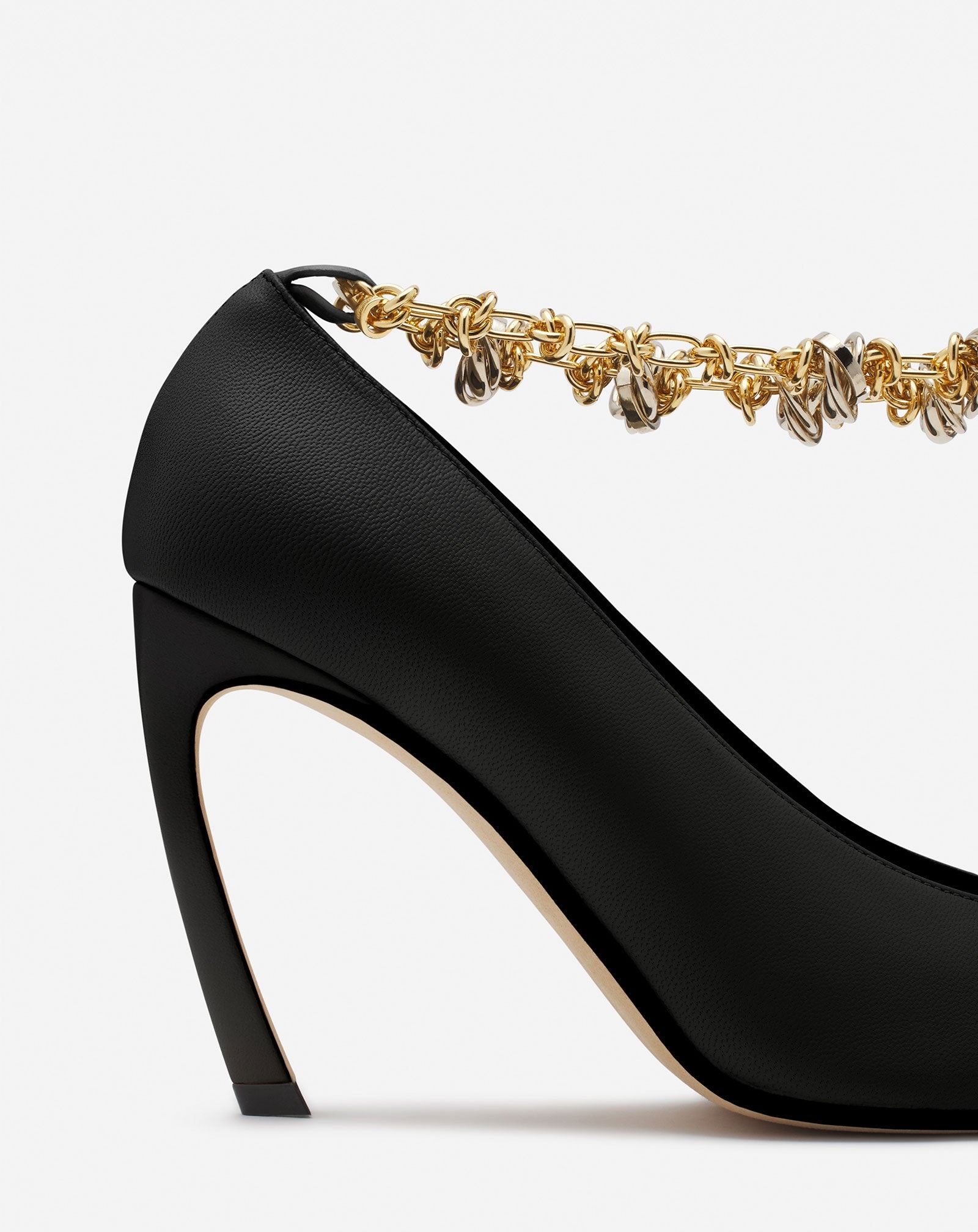 SWING LEATHER PUMPS WITH CHAIN - 4