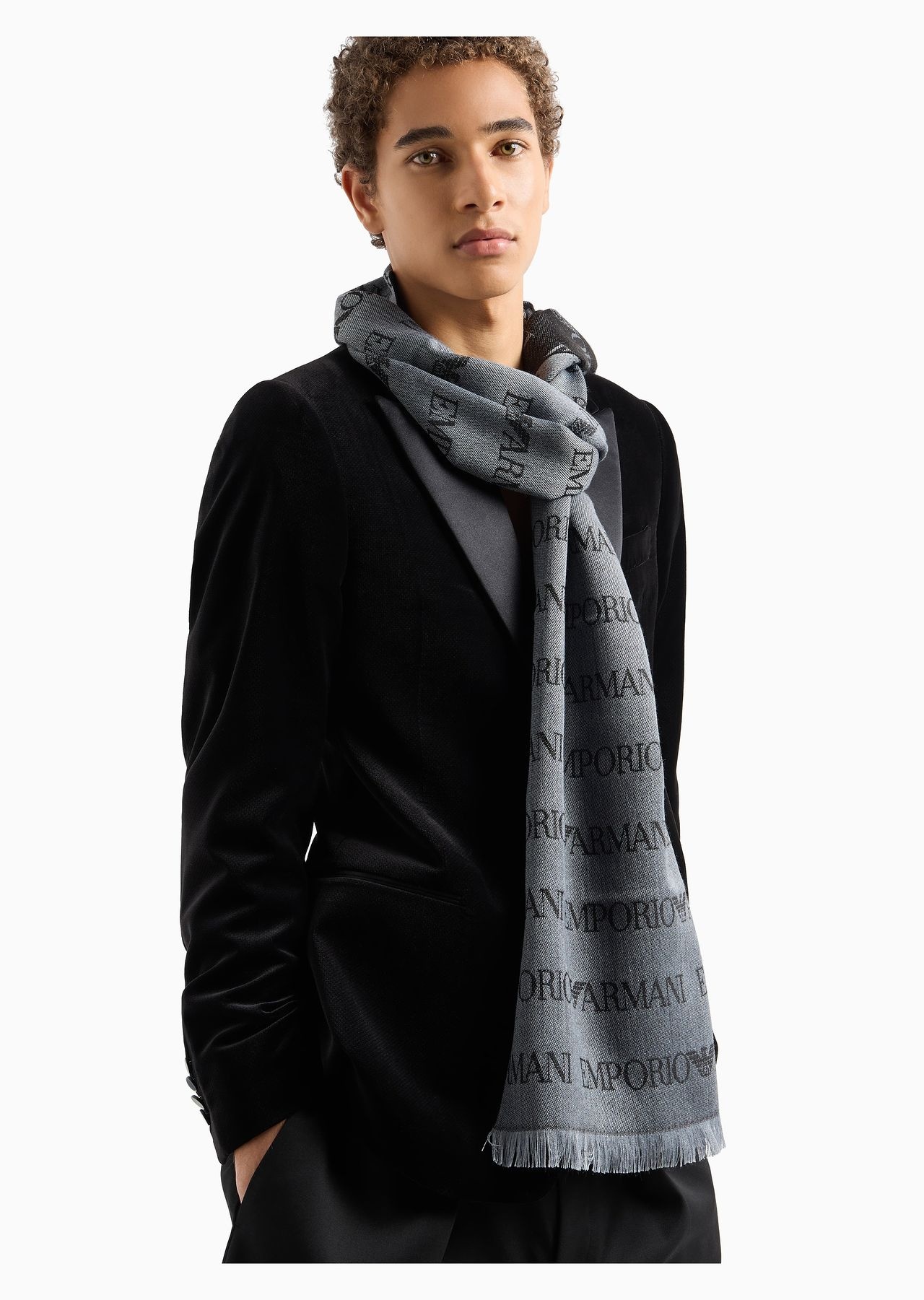 Virgin-wool blend scarf with jacquard logo lettering and fringes - 3