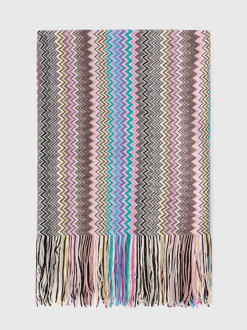 Scarf with zigzag pattern and fringes 1