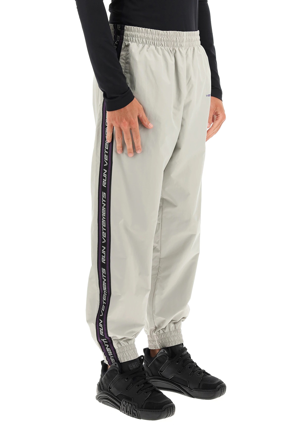 LOGO TAPE TRACKPANTS - 3