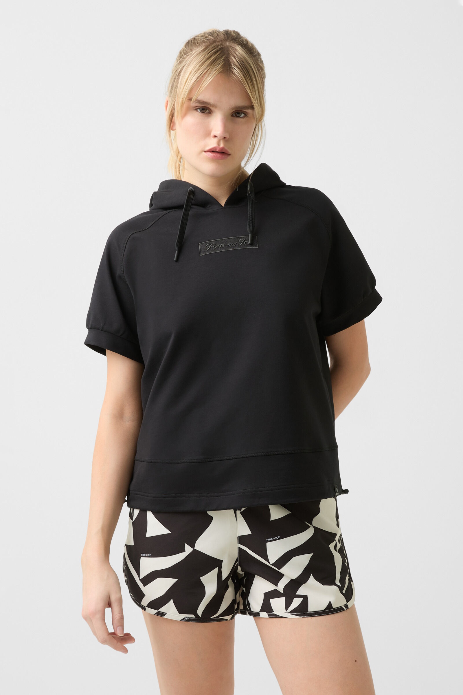 Sharon short-sleeved hoodie in Black - 1