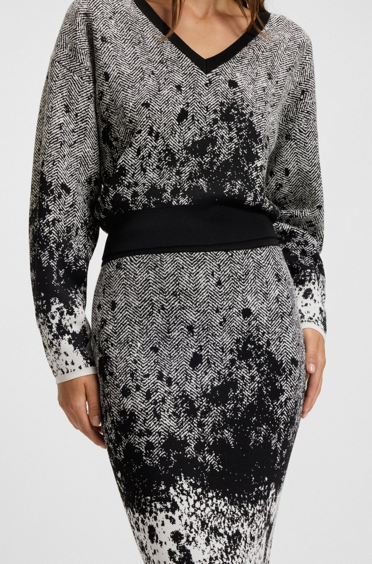 KNITTED TULIP SKIRT IN LUSTROUS STRETCH FABRIC - 5