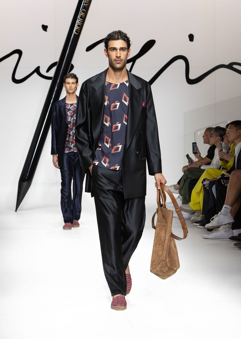 Double-breasted suit in wool and silk satin 7