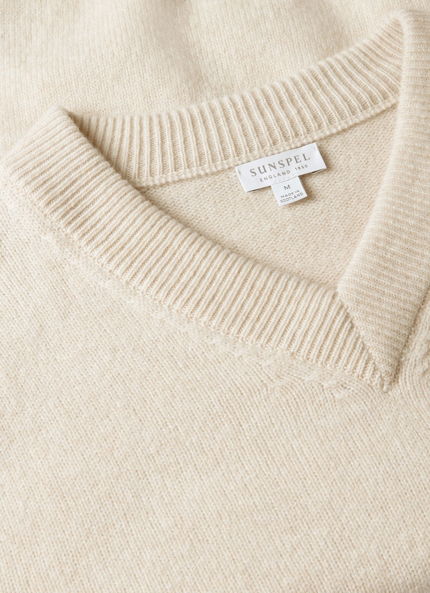 Lambswool V‑neck Jumper - 4