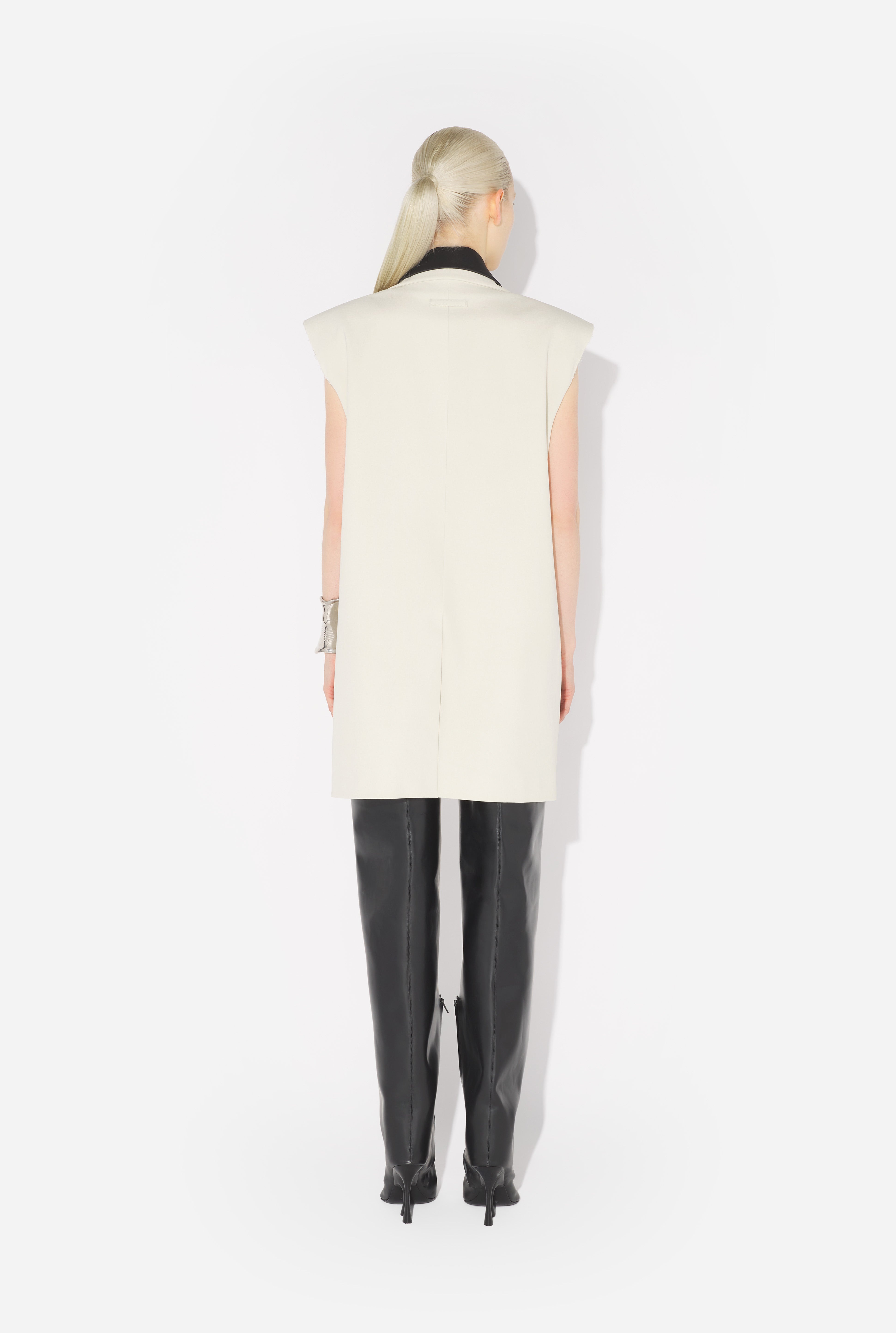 THE SLEEVELESS VANILLA SUIT JACKET - 2