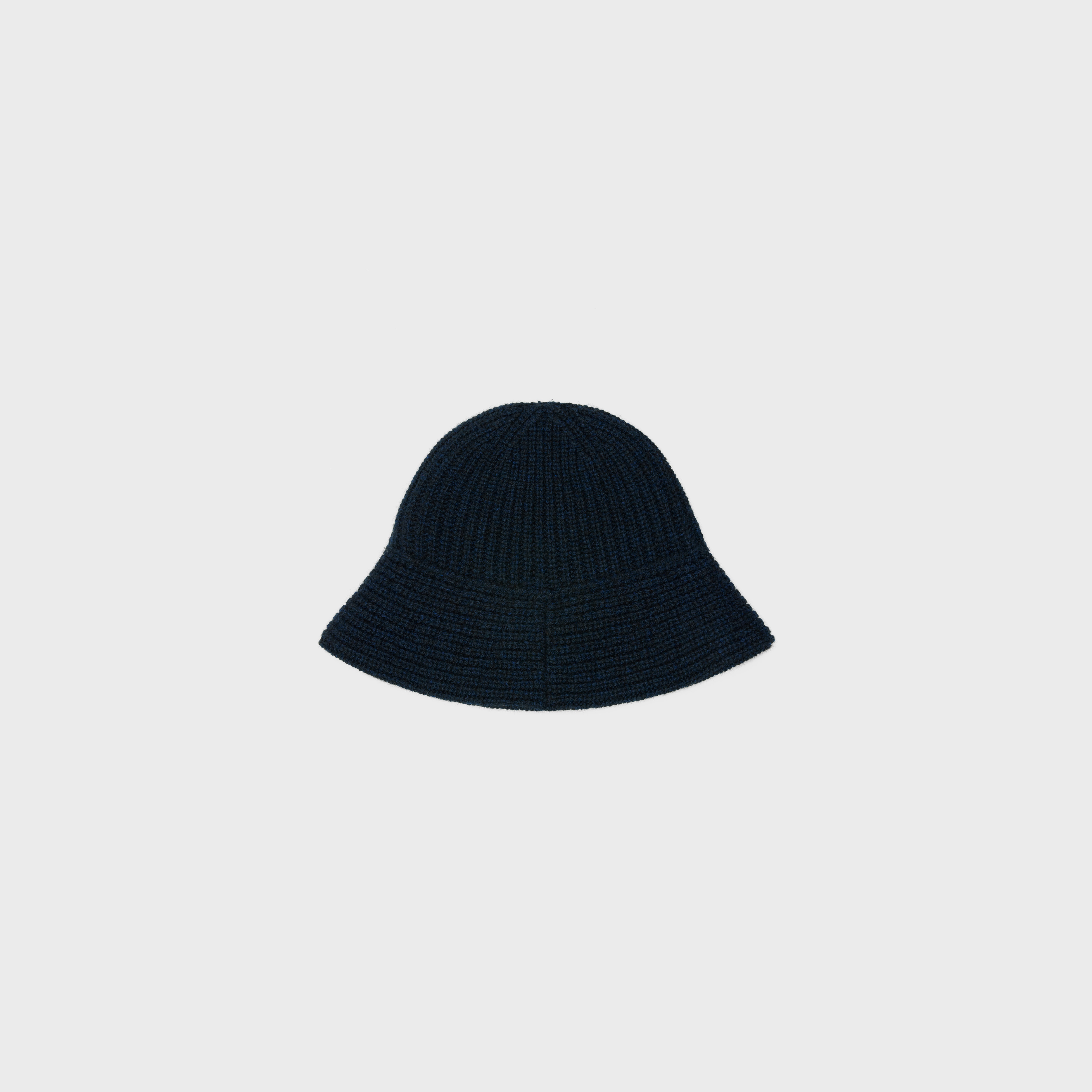 CLOCHE BUCKET HAT IN SEAMLESS CASHMERE - 2
