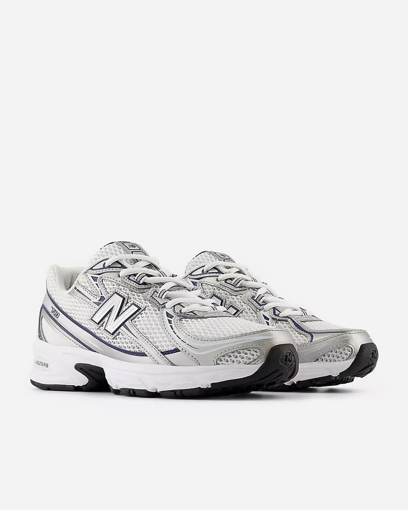 New Balance 740WN2 outlook