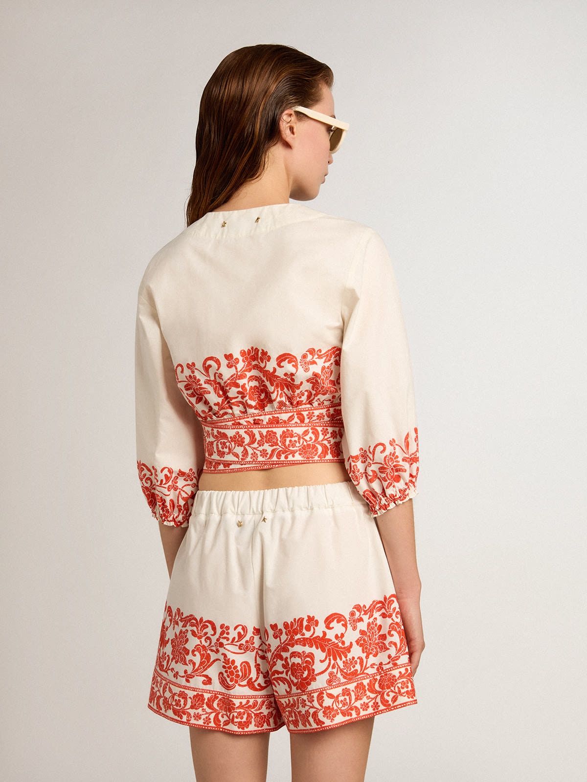 Cotton crop top with seasonal print - 4