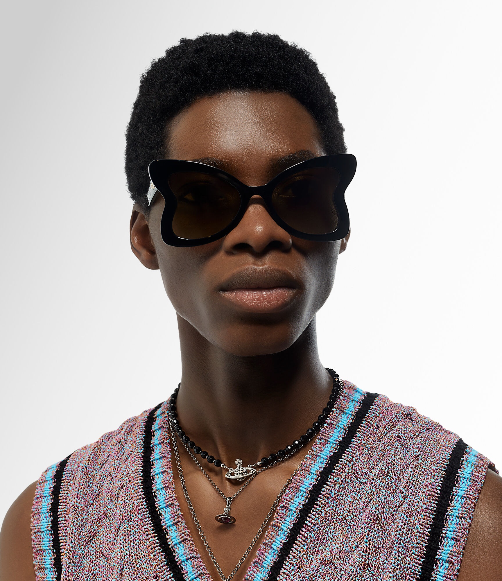 ★Vivienne Westwood★ ブラック Athalia サングラス Athalia Sunglasses in BLACK | Vivienne Westwood®