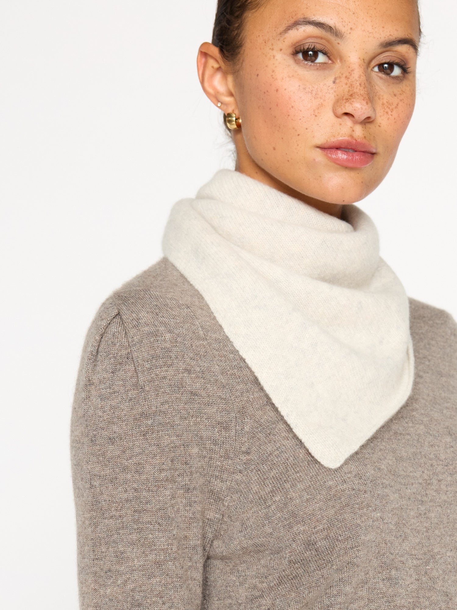 The Cashmere Neck Square - 3