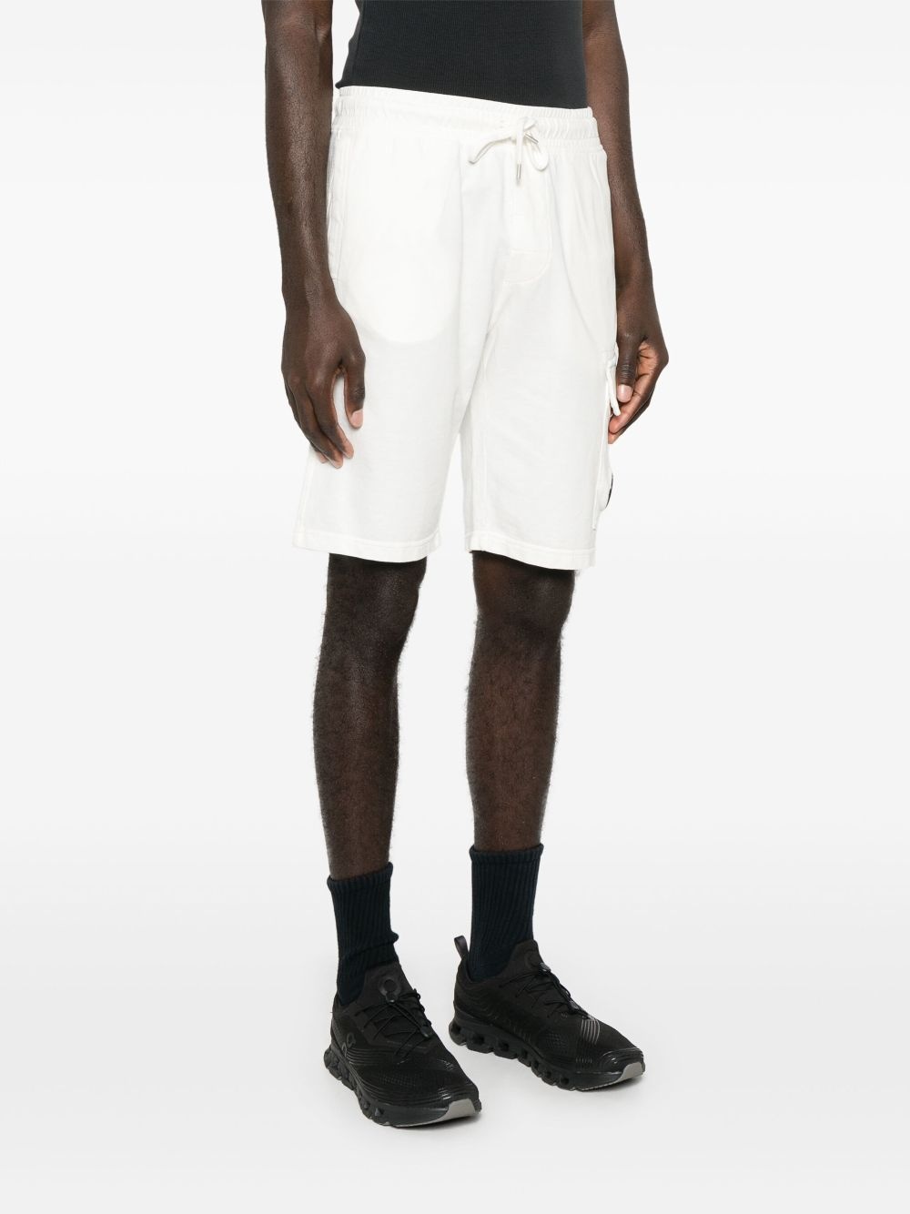Lens-detail cargo shorts - 3