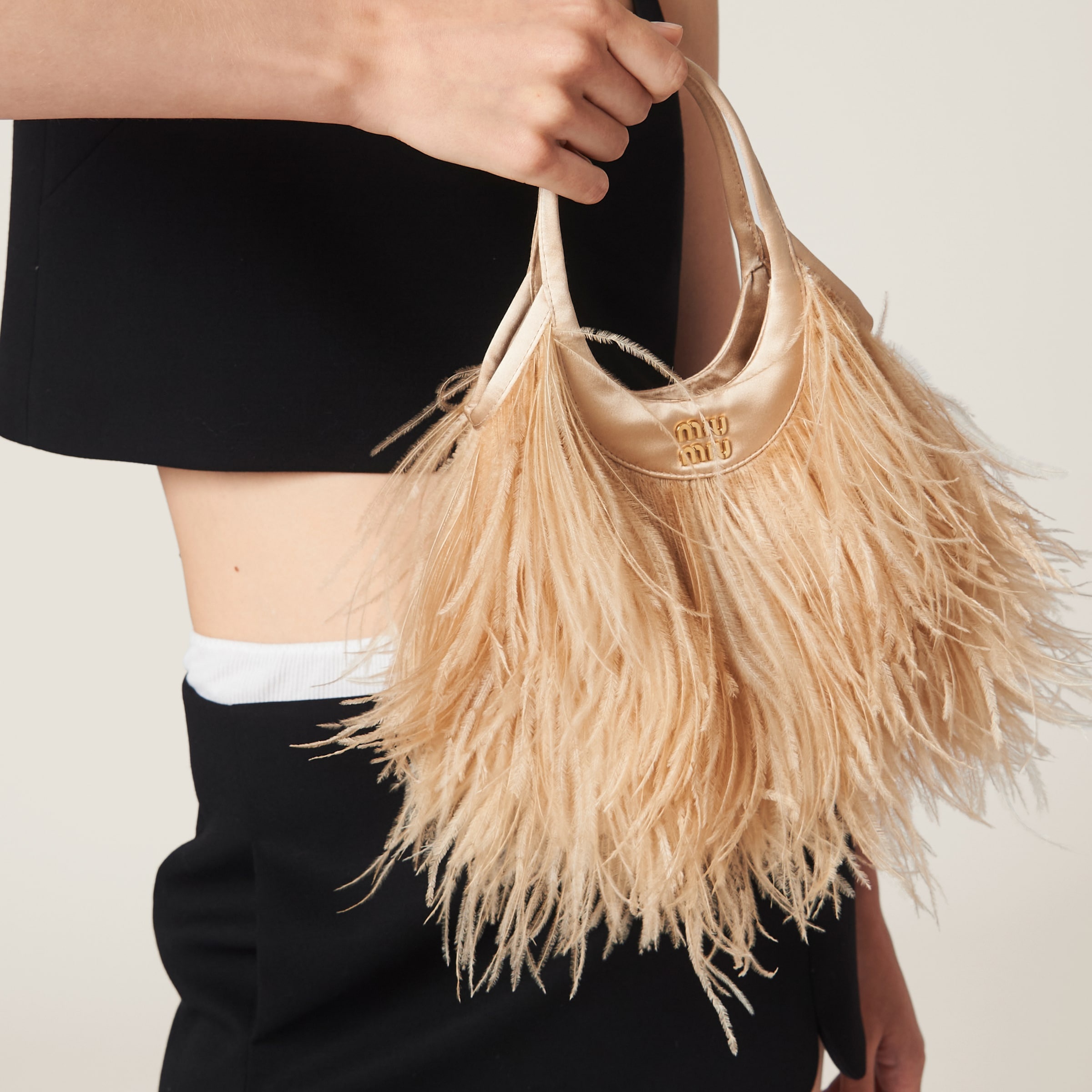 Satin handbag with feathers - 4