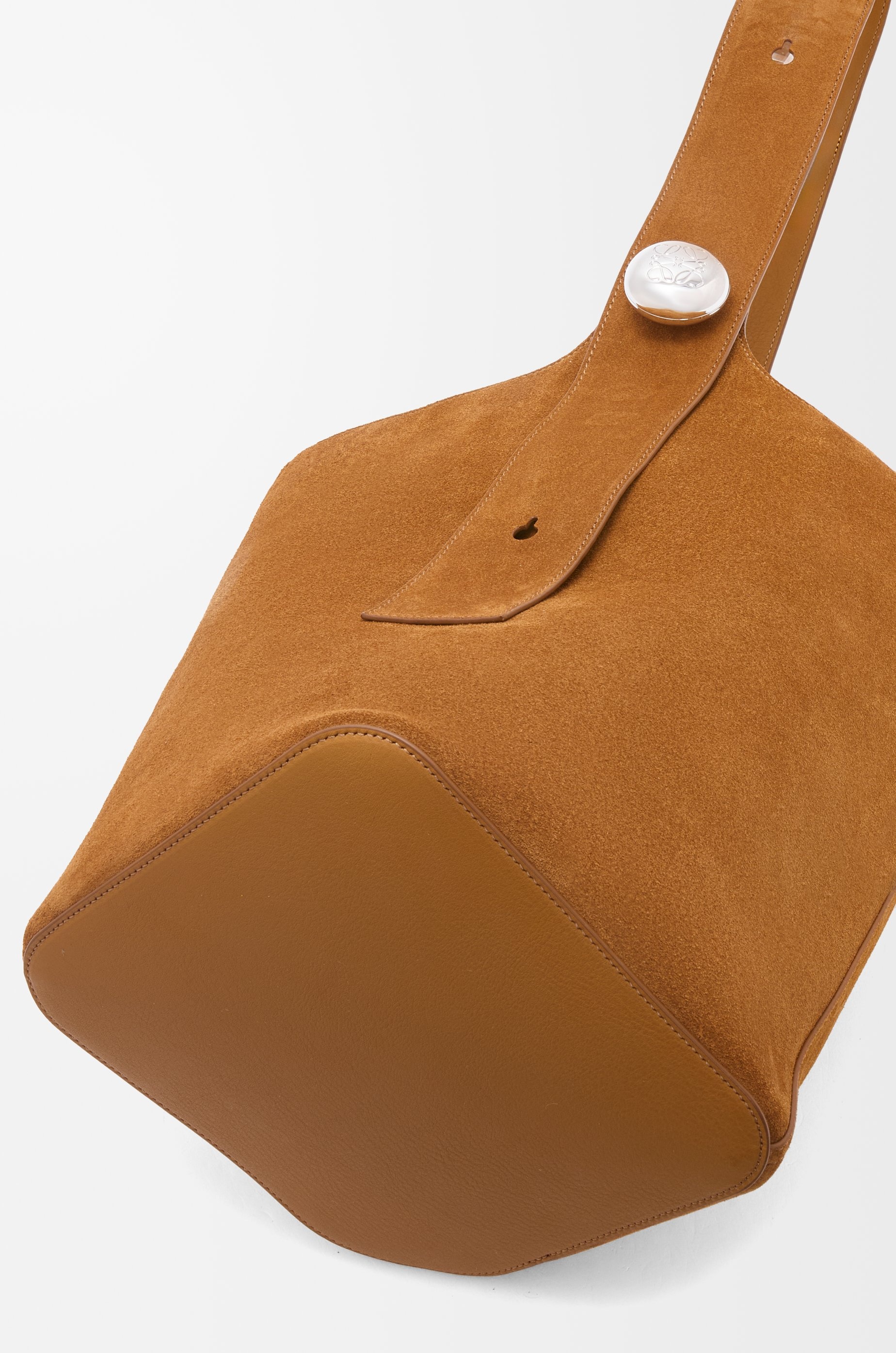 Large Pebble bucket bag in suede calfskin - 9