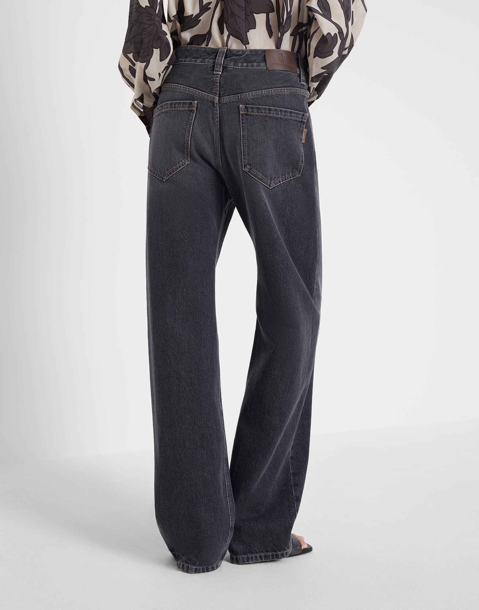 パンツ BRUNELLO CUCINELLI Authentic Denim Loose Trousers with Shiny Brunello Cucinelli Authentic denim loose trousers with shiny