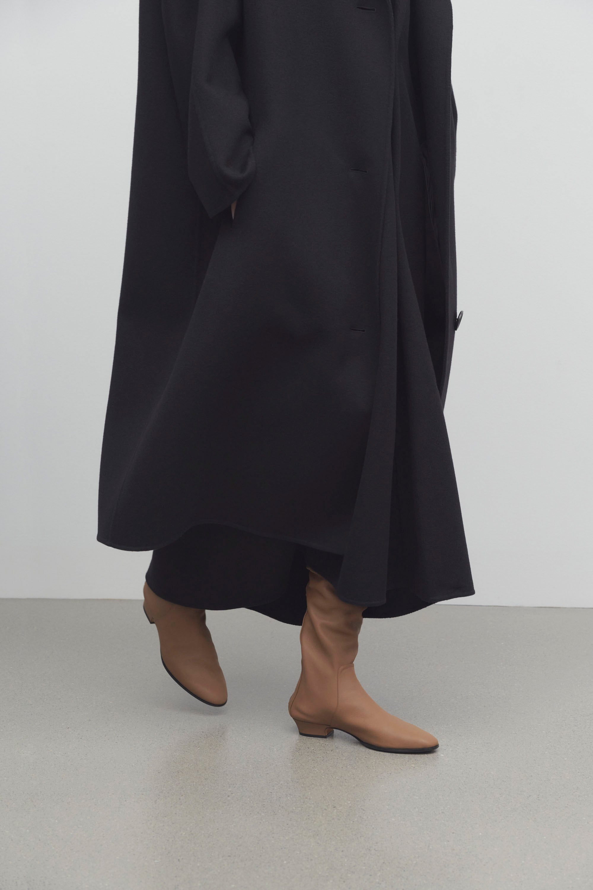 Awar Knee Boot in Leather - 4