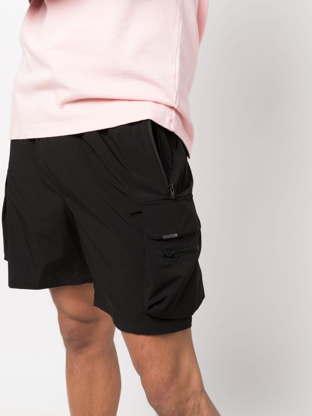 above-knee length cargo shorts - 5