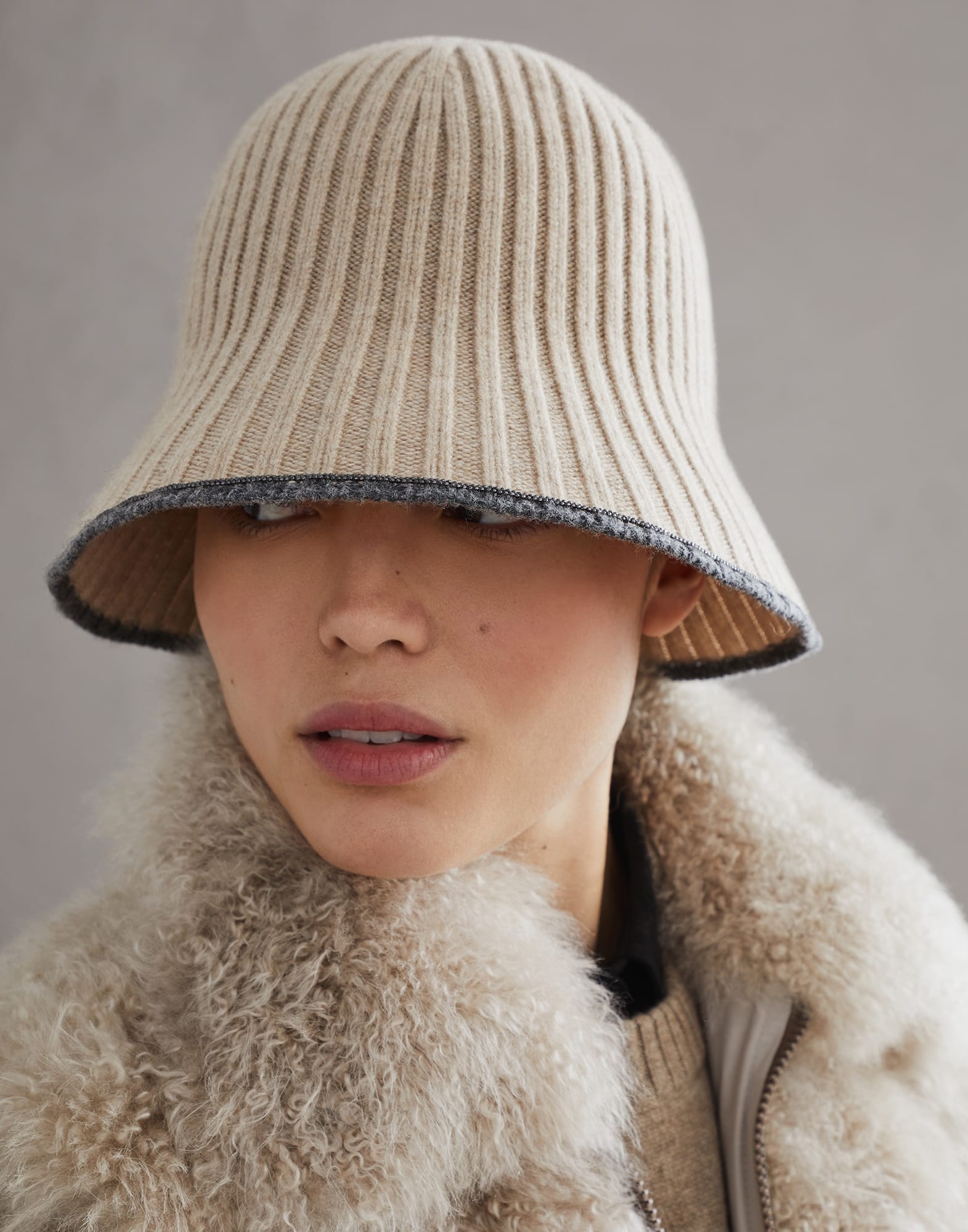 Virgin wool, cashmere and silk rib knit bucket hat with monili - 3