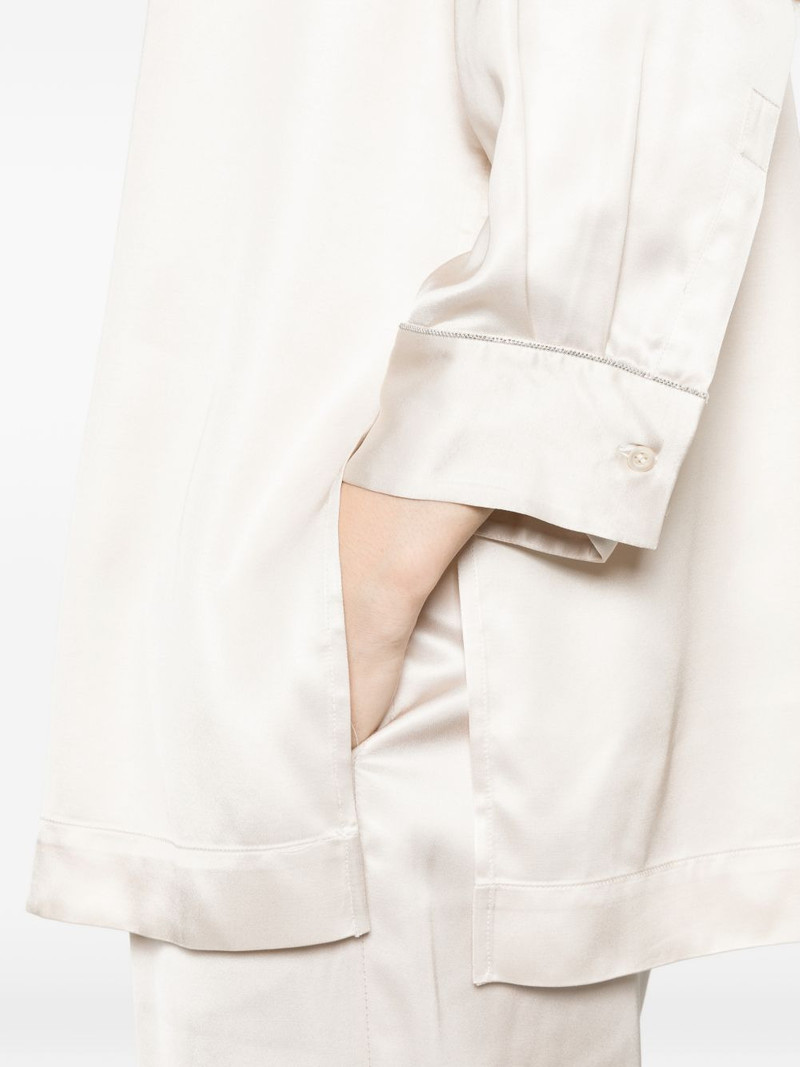 button-fastening shirt 5