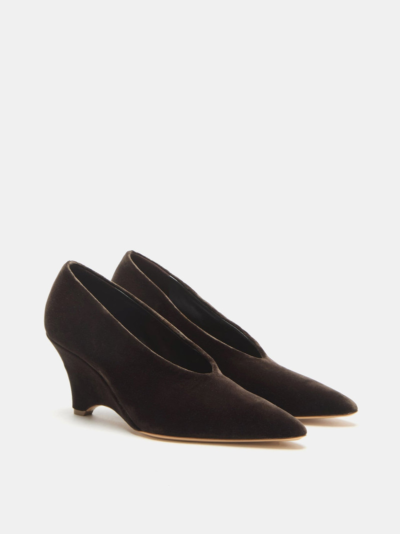 LE MONDE BÉRYL Victoria Decolette Wedge / Visone Velvet outlook