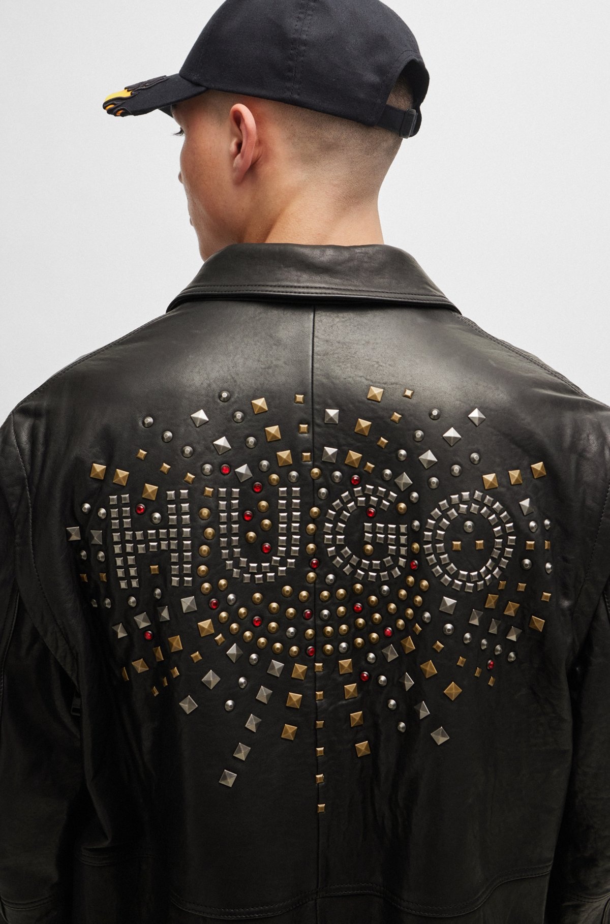 LEATHER JACKET WITH DETACHABLE SLEEVES AND STUD ARTWORK - 6