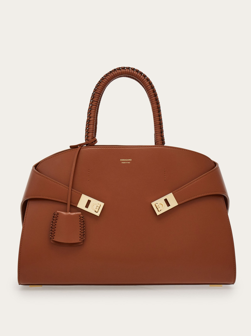 Hug handbag (M) 1