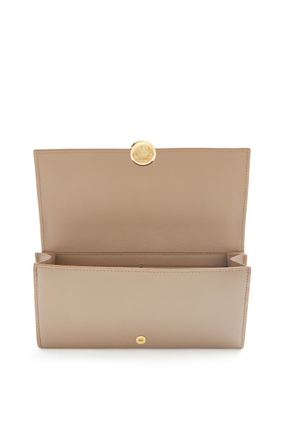 Loewe Pebble continental wallet in shiny nappa calfskin outlook