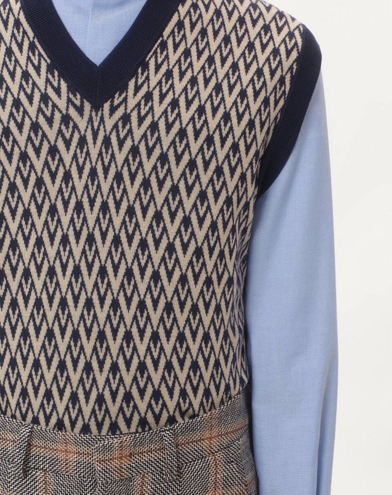 WOOL VEST WITH TOUTE LA V JACQUARD PATTERN 4