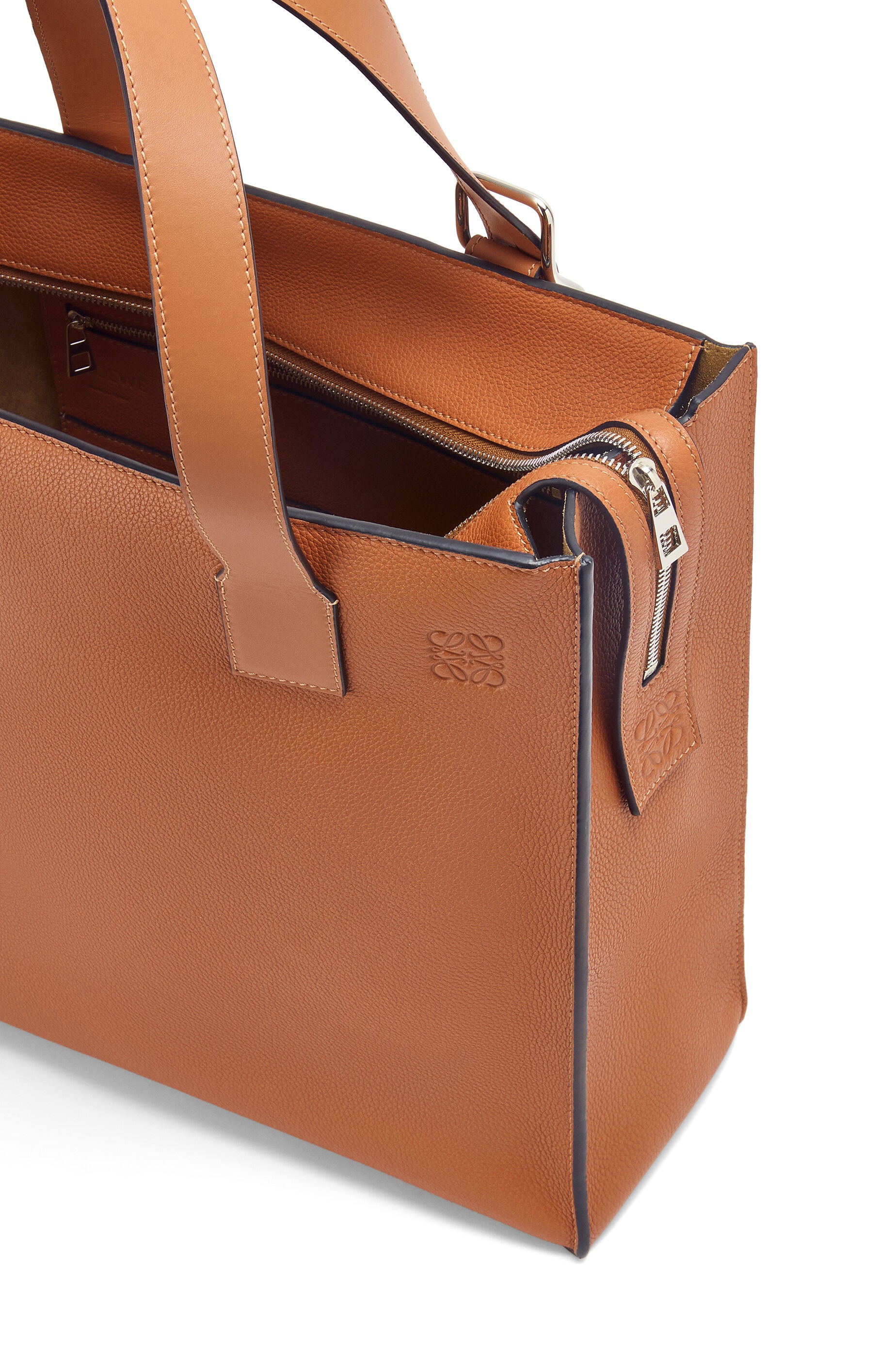 Buckle Zip tote in soft grained calfskin - 4