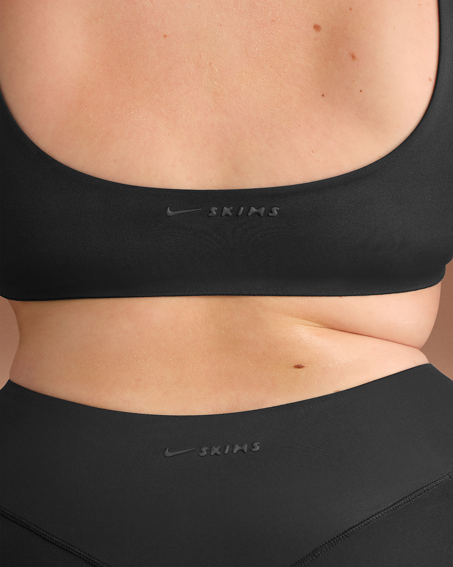 NikeSKIMS Matte Women's Scoop-Neck Bra - 10