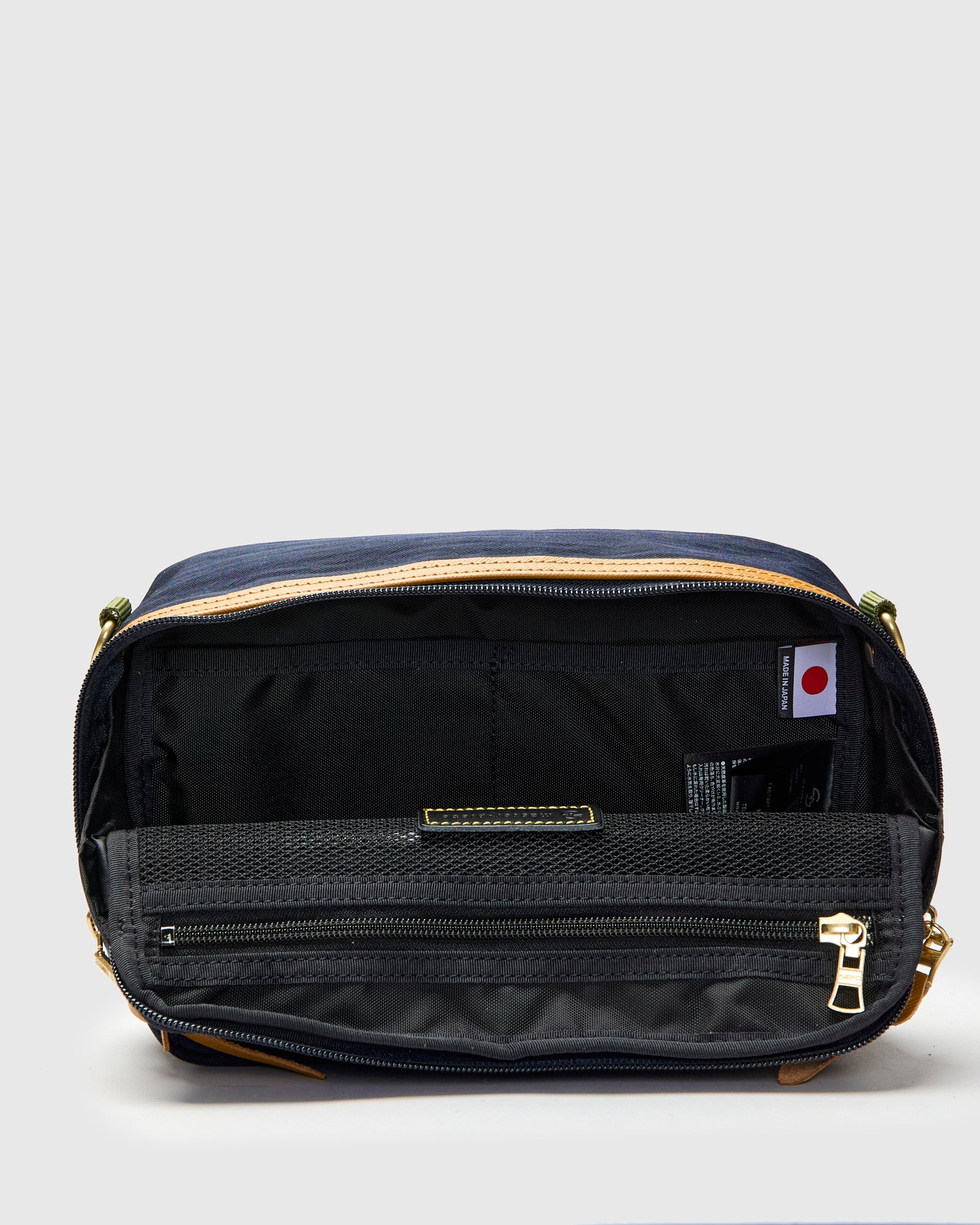 Link Shoulder Bag v2 in Navy - 8