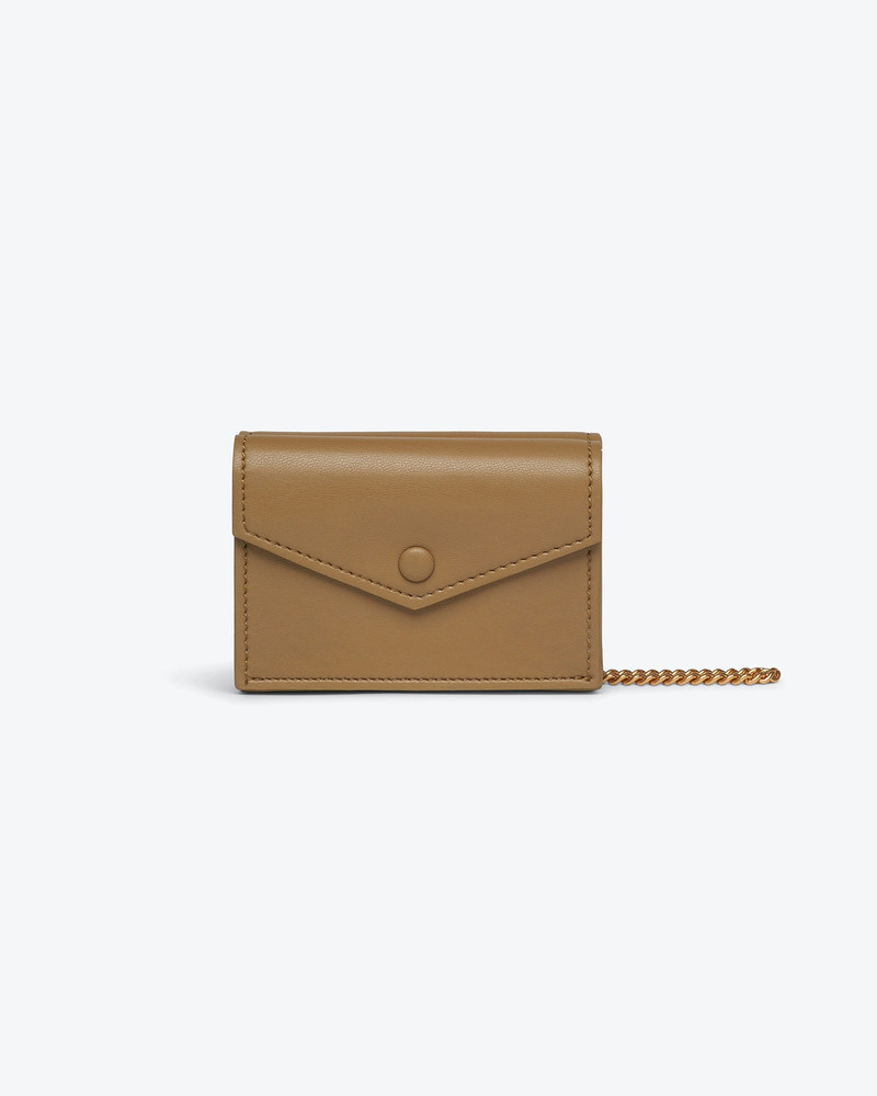 Nanushka THE CONCERTINA MINI - Alt-nappa chain-trimmed cardholder - Light khaki outlook