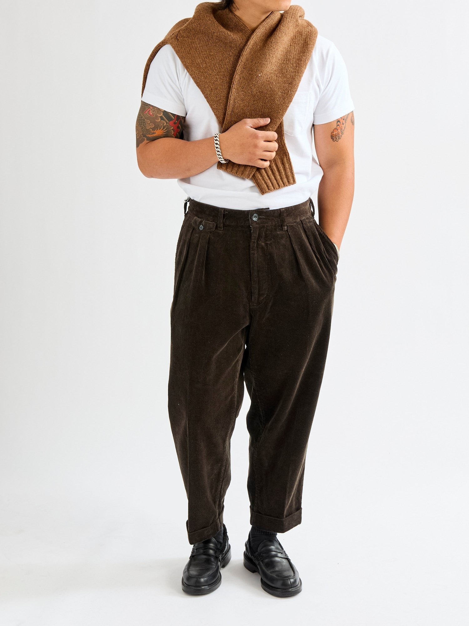 2-Pleat Corduroy Trousers in Dark Brown - 10