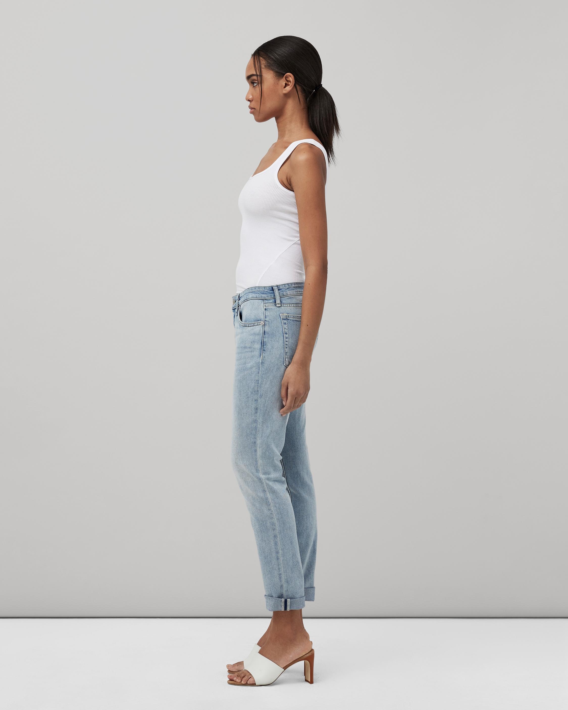 Dre Boyfriend - White Haven
Low-Rise Stretch Jean - 4