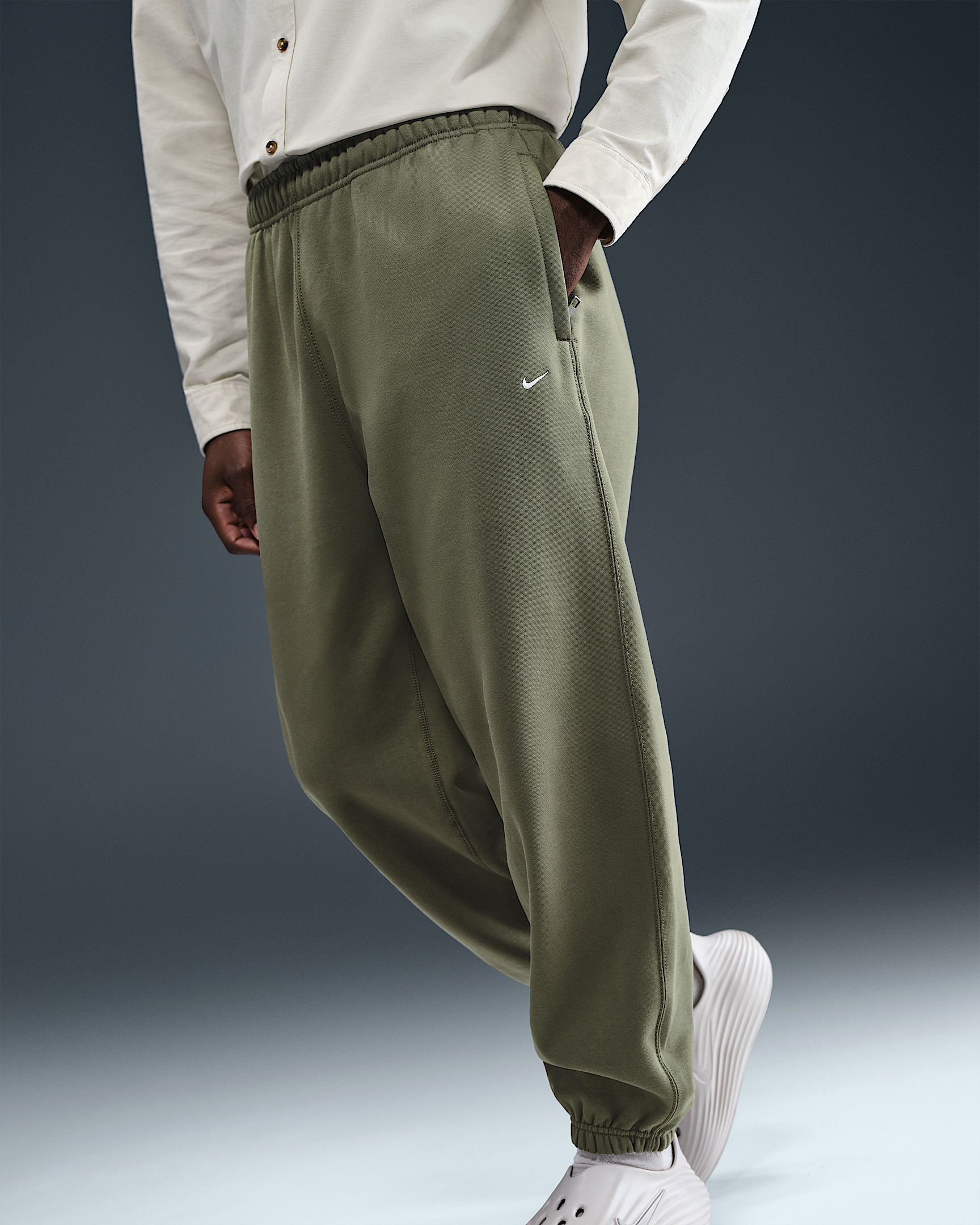 Nike Solo Swoosh Men's Cuffed Fleece Pants - 2