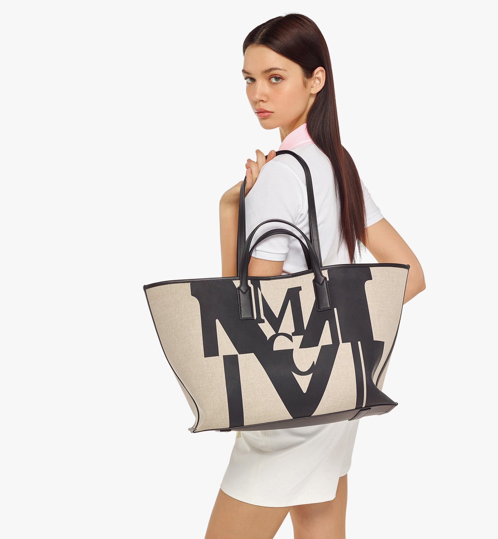 Aren Shopper in Logo Glitch Canvas - 7