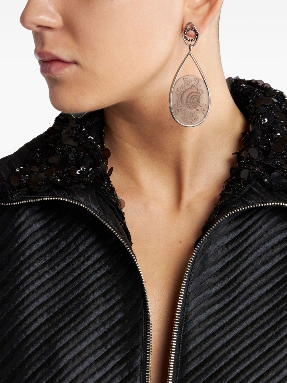 cameo-shell earrings - 2