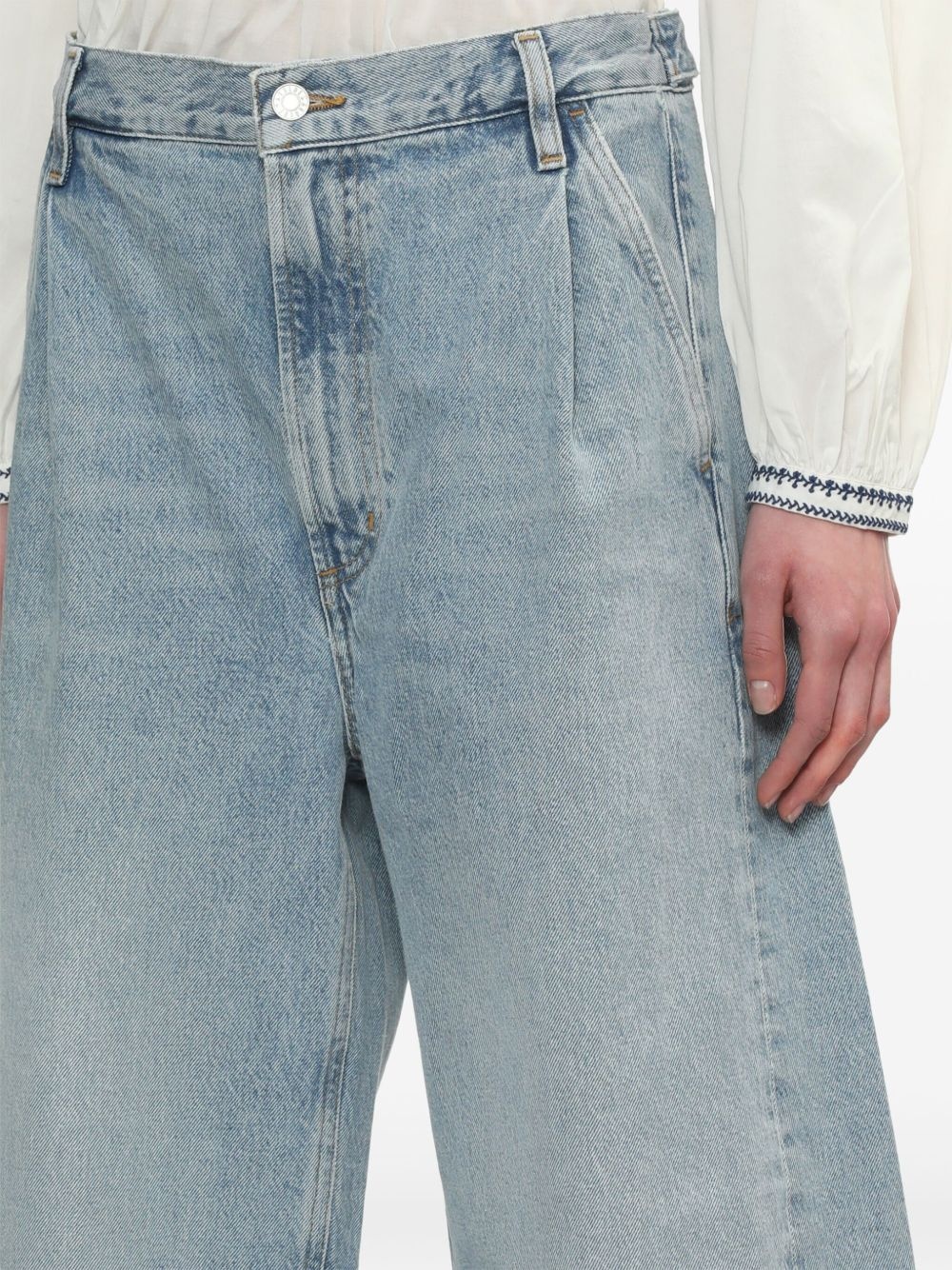 high-waisted jeans - 5