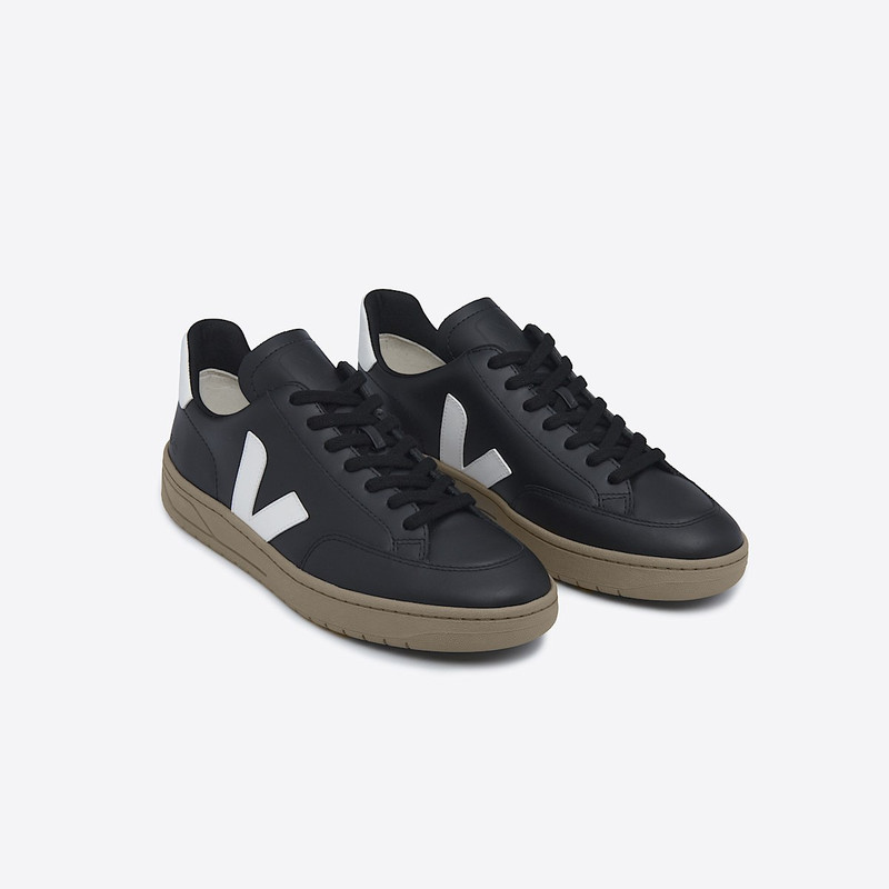 VEJA V-12 LEATHER BLACK DUNE outlook