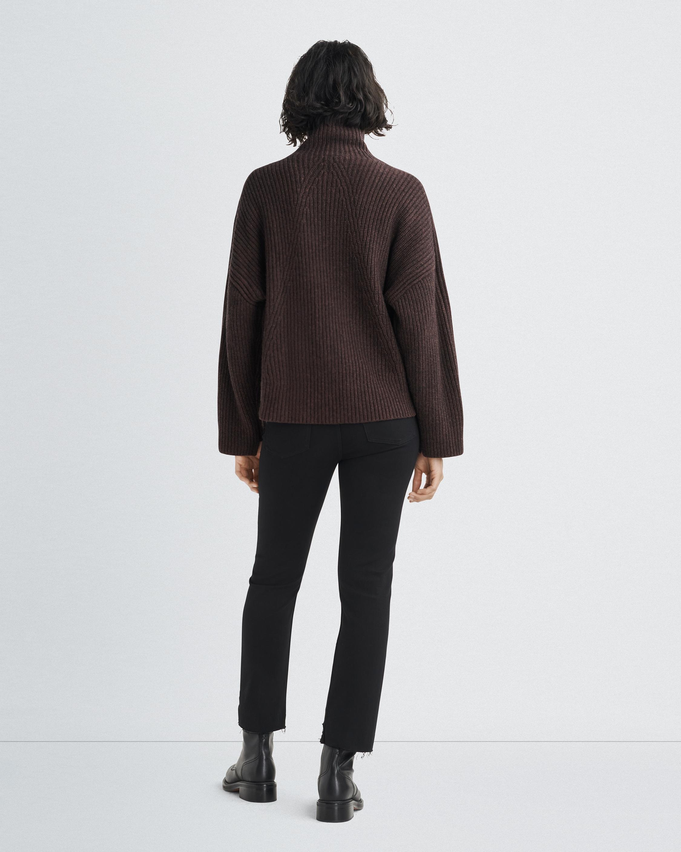 Connie Wool Turtleneck
Oversized Fit - 5