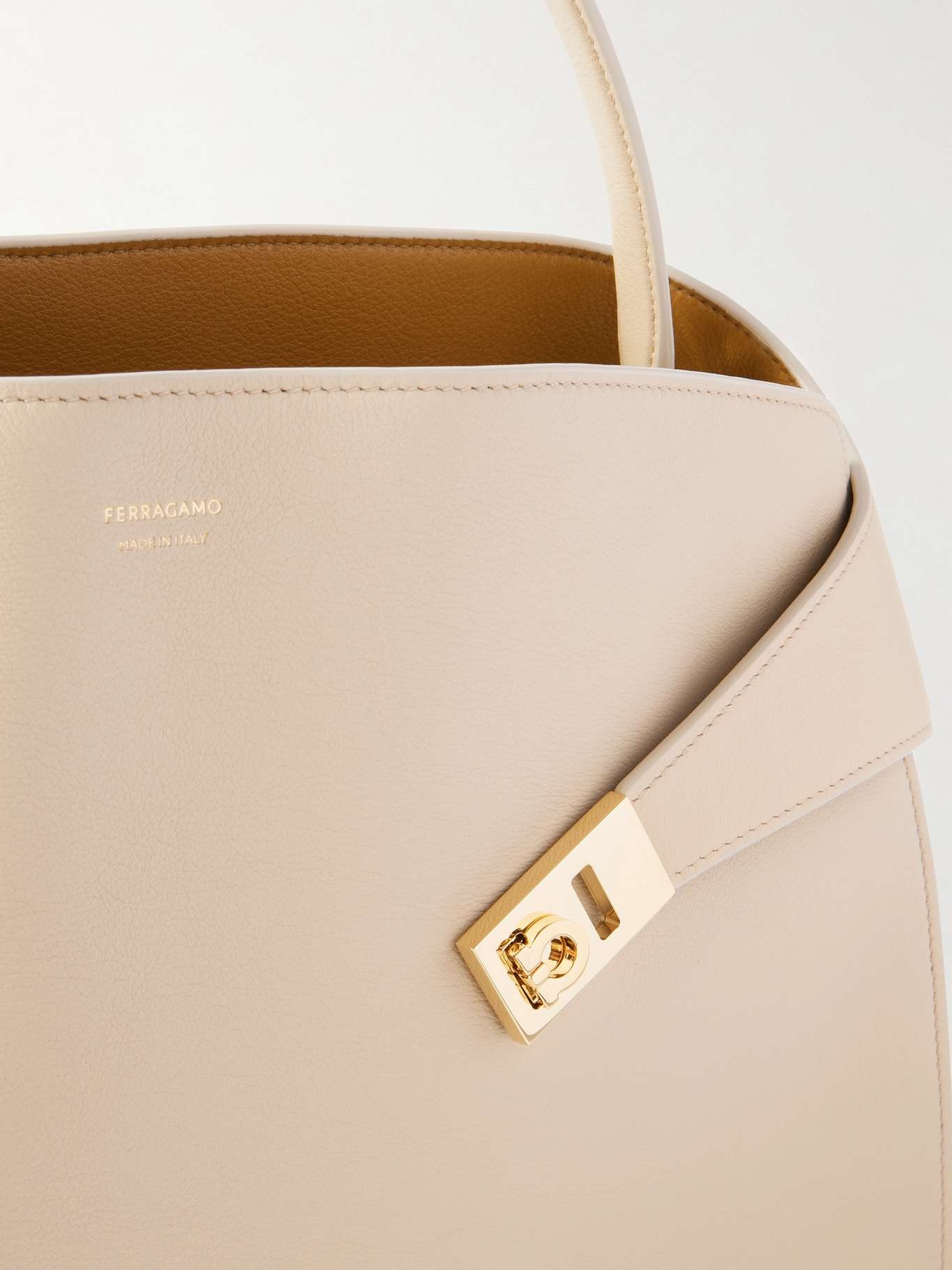 Hug medium leather tote Beige - 4