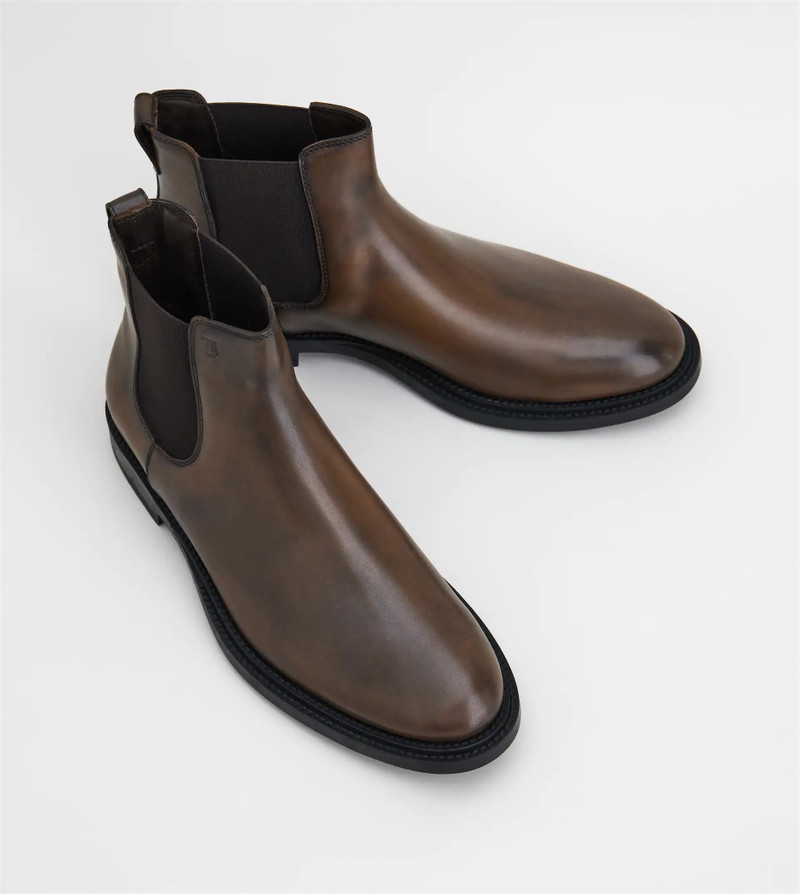 Tod's ANKLE BOOTS IN LEATHER - BROWN outlook