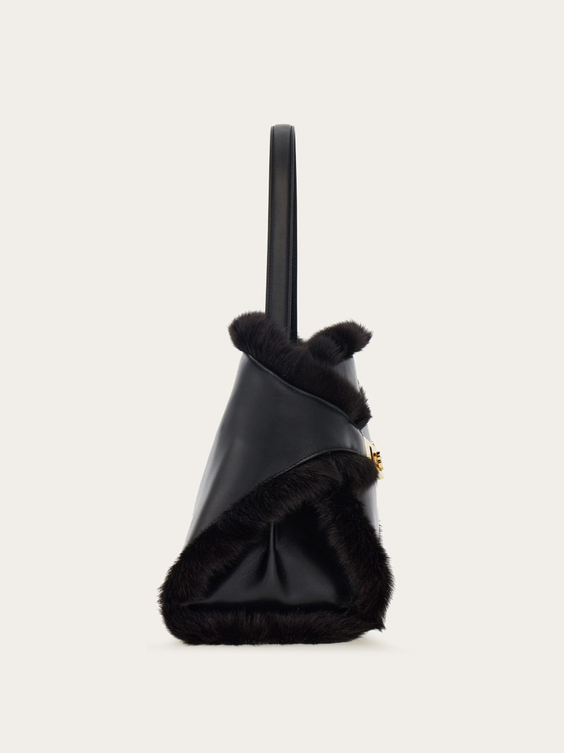 FERRAGAMO Hug soft shoulder bag (M) outlook