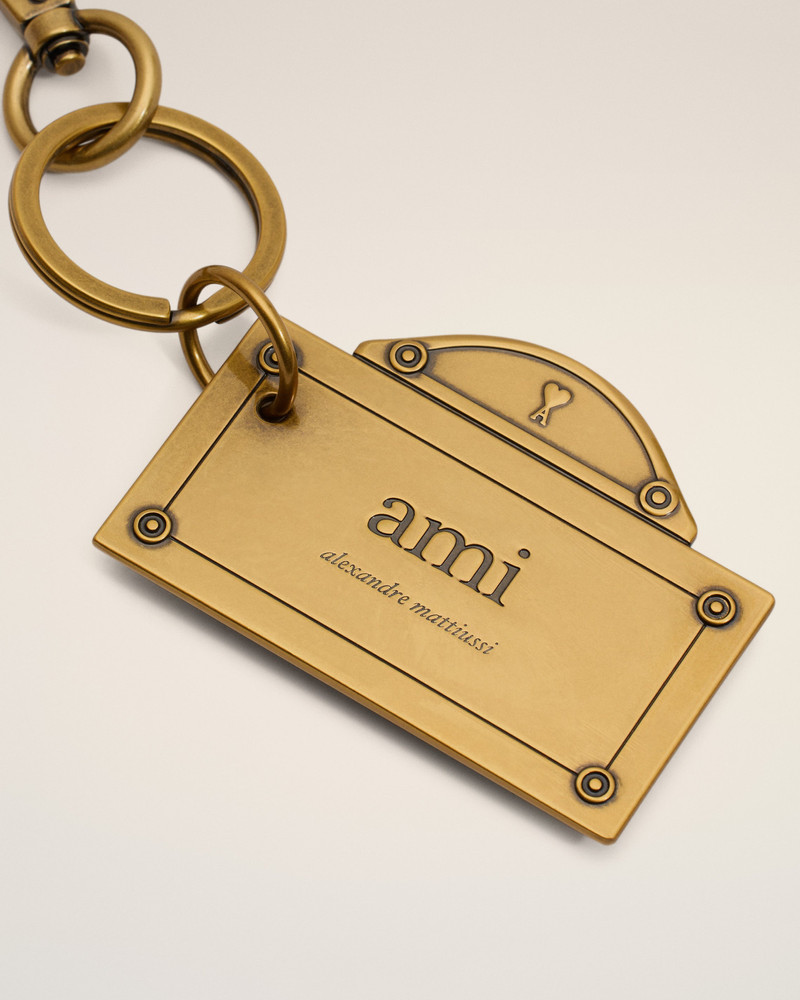 AMI Paris GOLD STREET PLATE KEYRING outlook