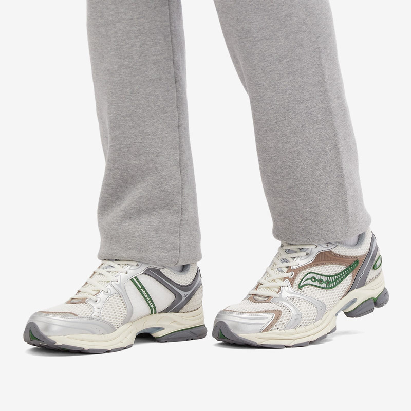 Saucony Saucony x Minted NY Progrid Triumph 4 Sneakers outlook