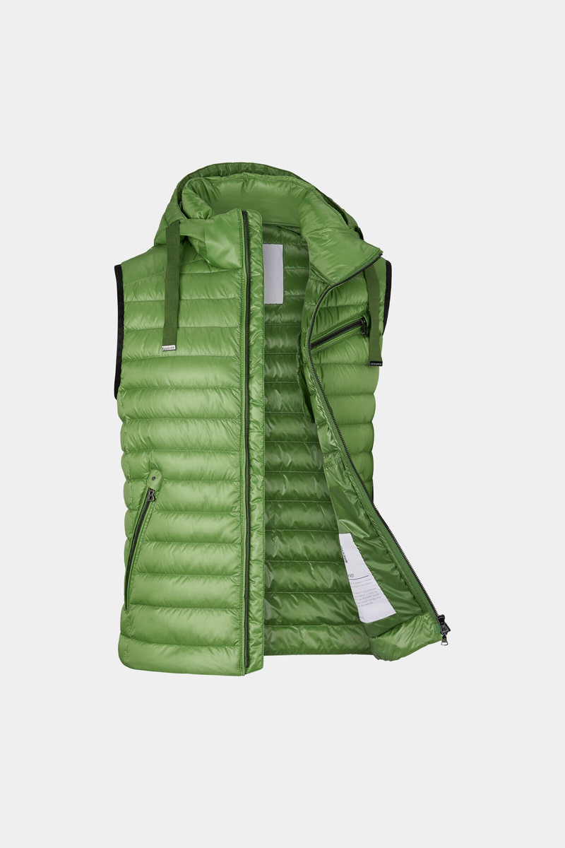 Lonne lightweight down vest in Apple/Green 7