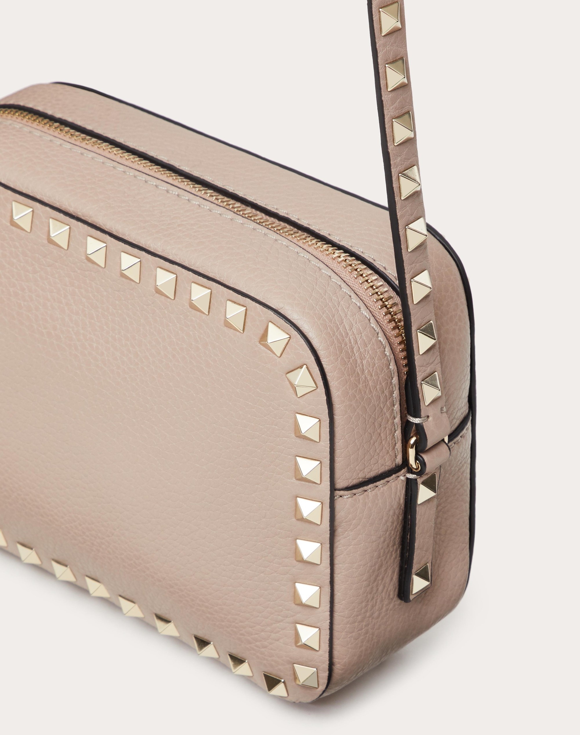 SMALL ROCKSTUD GRAINY LEATHER CROSSBODY BAG - 5