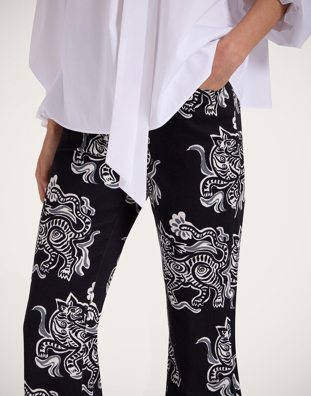 The Cropped Flare Jean - 6
